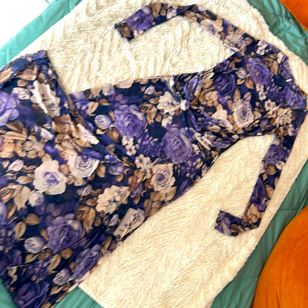 Free People Midi long Flower Pattern dress. 95% Nylon / 5 % Elastane.